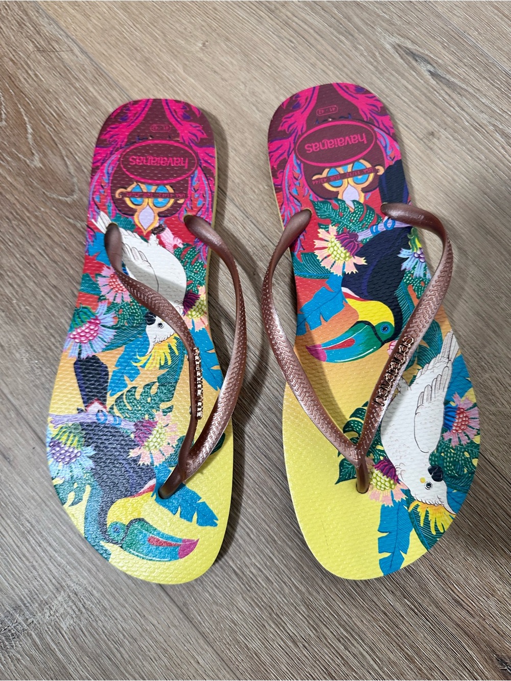Havaianas Tropical Bird Print Flip Flops Unisex Sz 11/12 EU 43/44 Toucan Parrot
